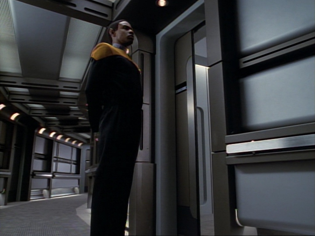 ariane179254_StarTrekVoyager_1x01_1x02-Caretaker_4270.jpg