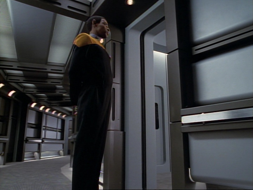 ariane179254_StarTrekVoyager_1x01_1x02-Caretaker_4271.jpg