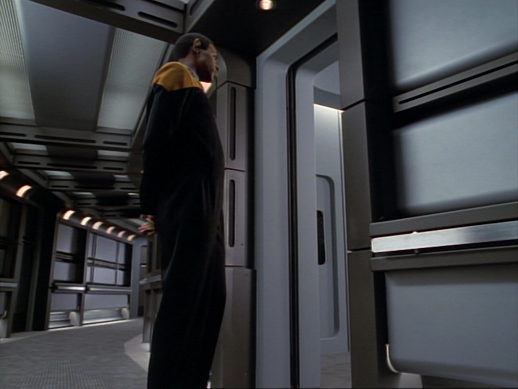 ariane179254_StarTrekVoyager_1x01_1x02-Caretaker_4274.jpg