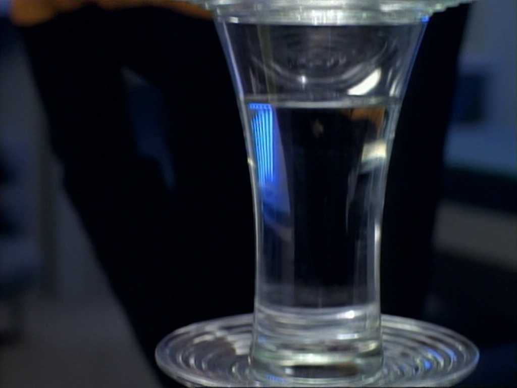 ariane179254_StarTrekVoyager_1x01_1x02-Caretaker_4291.jpg