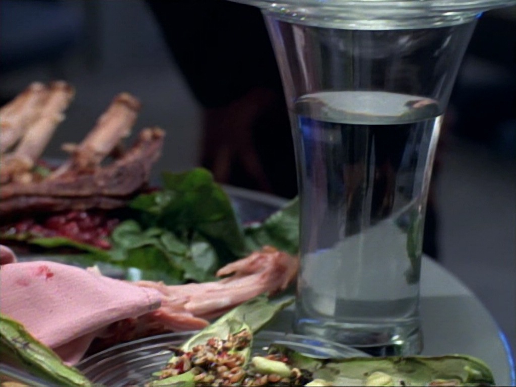 ariane179254_StarTrekVoyager_1x01_1x02-Caretaker_4294.jpg