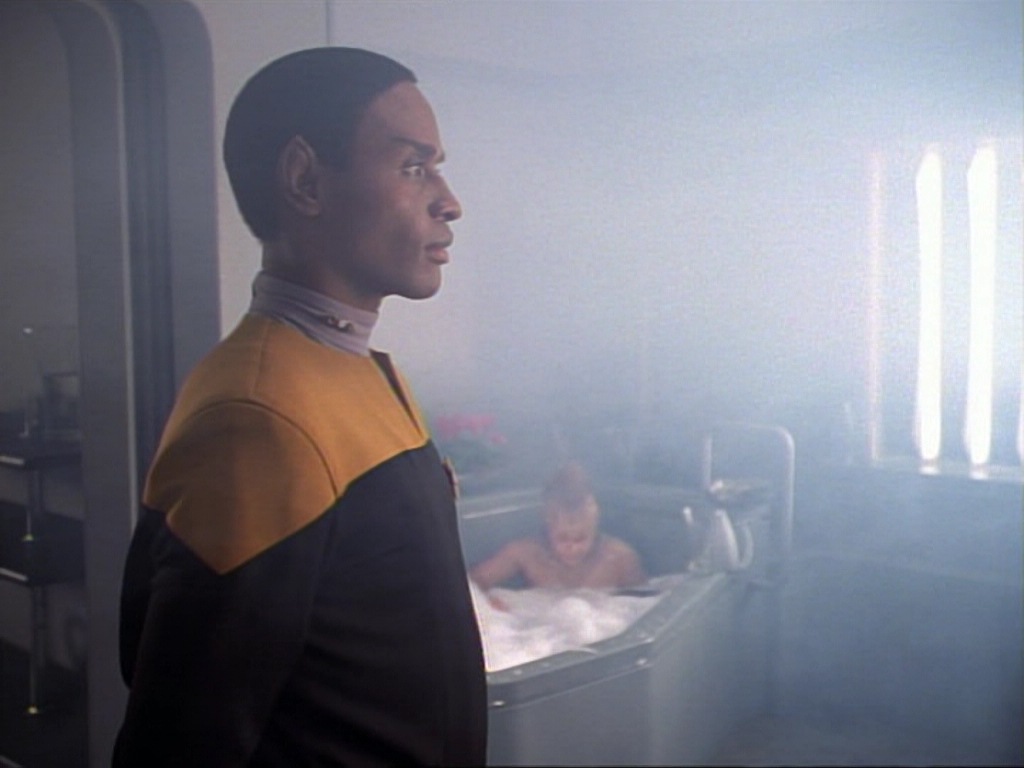 ariane179254_StarTrekVoyager_1x01_1x02-Caretaker_4376.jpg
