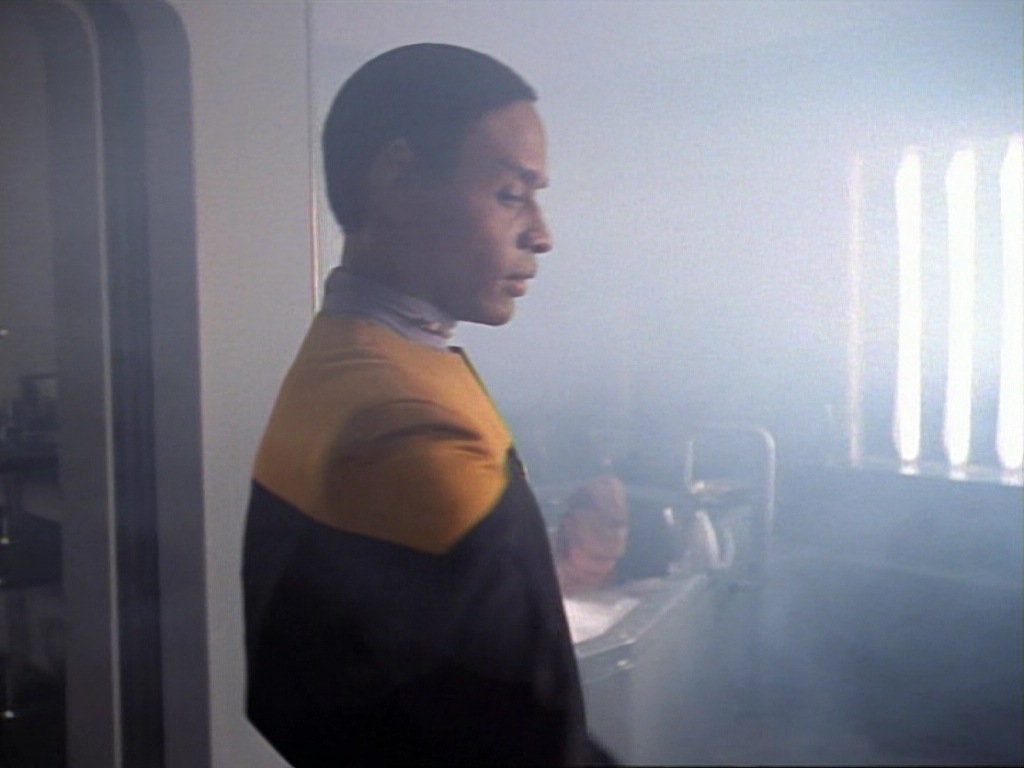 ariane179254_StarTrekVoyager_1x01_1x02-Caretaker_4379.jpg