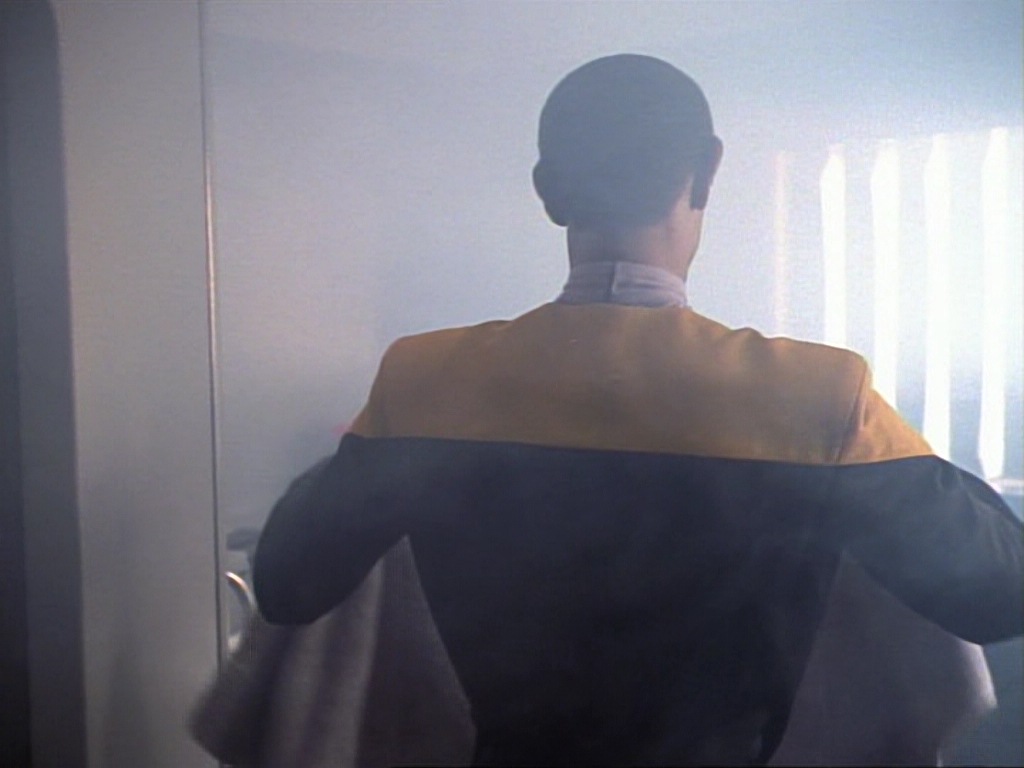 ariane179254_StarTrekVoyager_1x01_1x02-Caretaker_4382.jpg