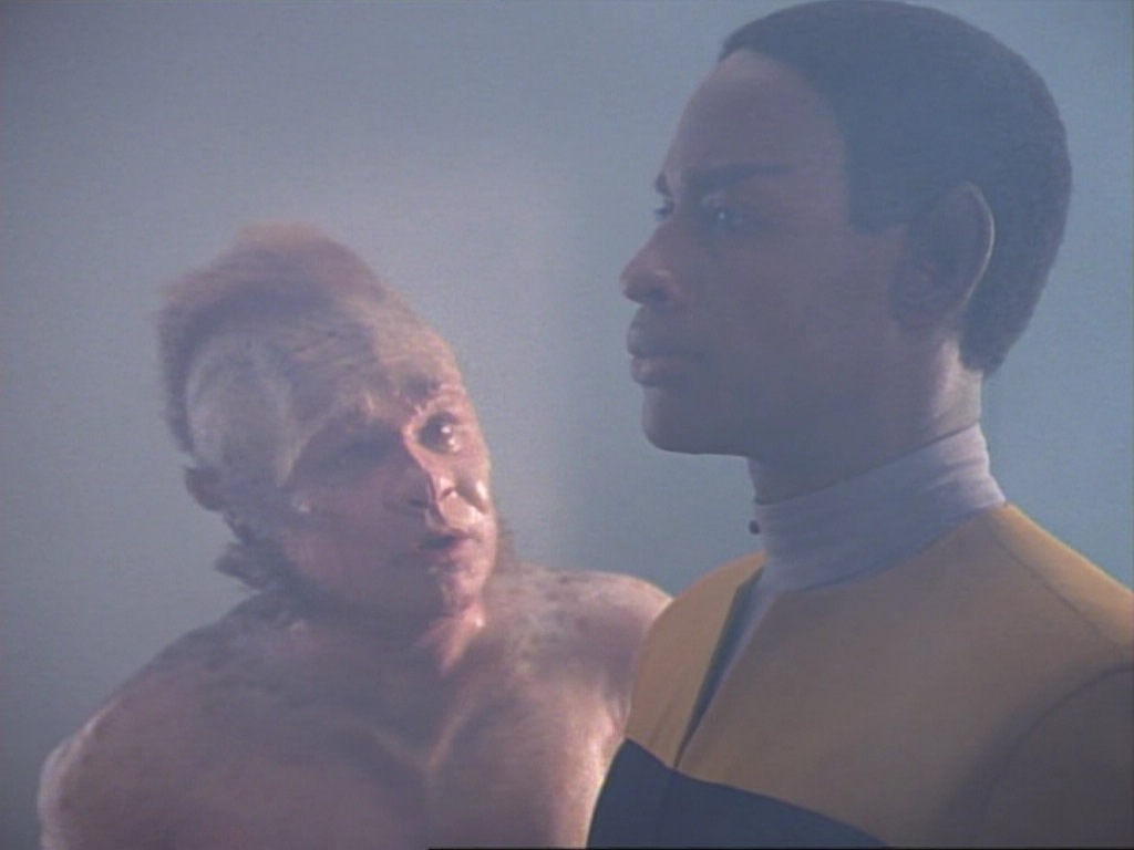 ariane179254_StarTrekVoyager_1x01_1x02-Caretaker_4413.jpg