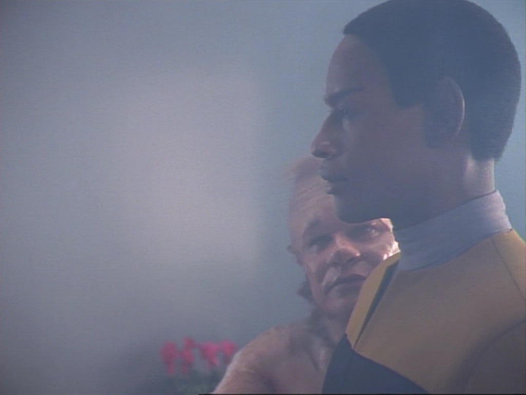 ariane179254_StarTrekVoyager_1x01_1x02-Caretaker_4425.jpg