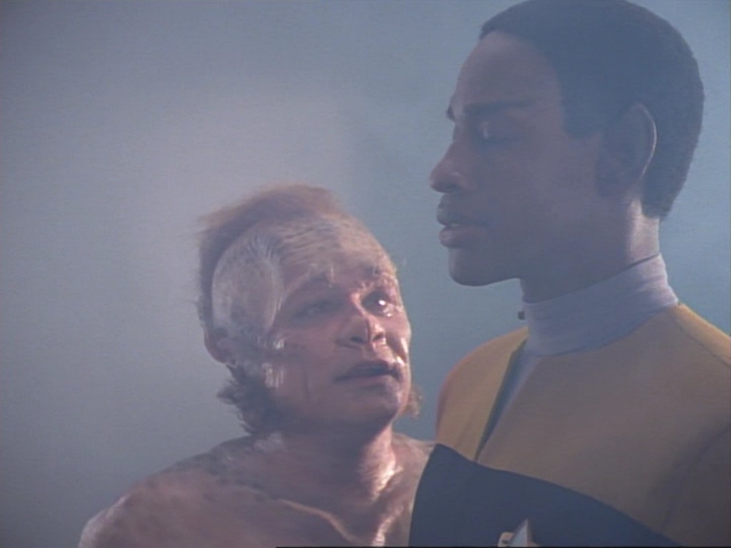 ariane179254_StarTrekVoyager_1x01_1x02-Caretaker_4429.jpg