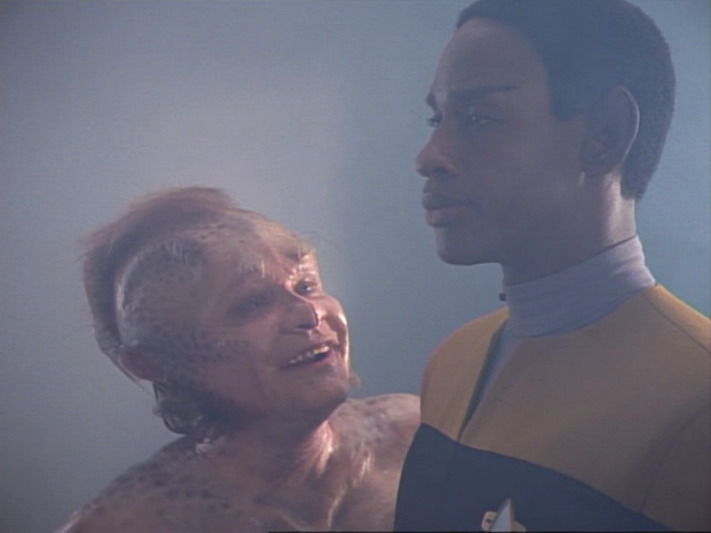 ariane179254_StarTrekVoyager_1x01_1x02-Caretaker_4435.jpg
