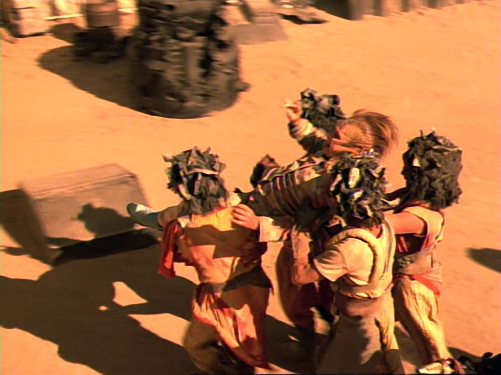 ariane179254_StarTrekVoyager_1x01_1x02-Caretaker_4523.jpg