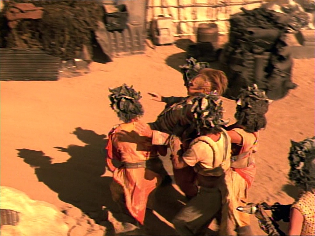 ariane179254_StarTrekVoyager_1x01_1x02-Caretaker_4524.jpg