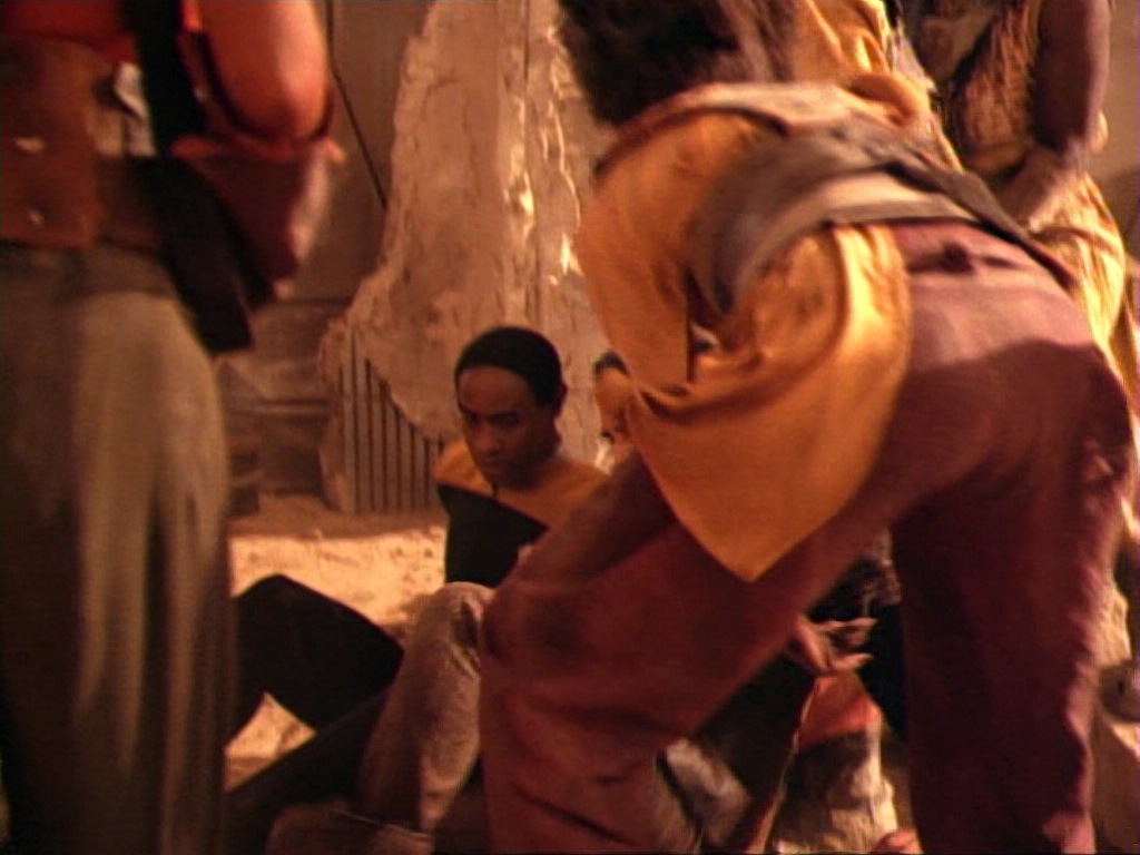 ariane179254_StarTrekVoyager_1x01_1x02-Caretaker_4534.jpg