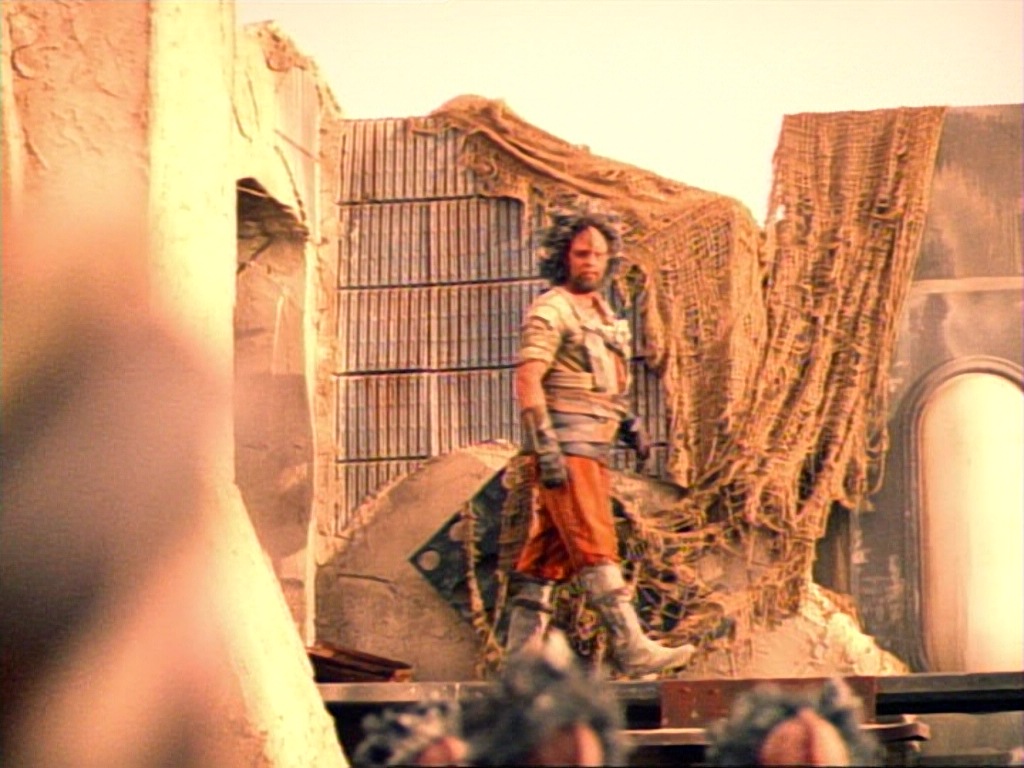 ariane179254_StarTrekVoyager_1x01_1x02-Caretaker_4541.jpg