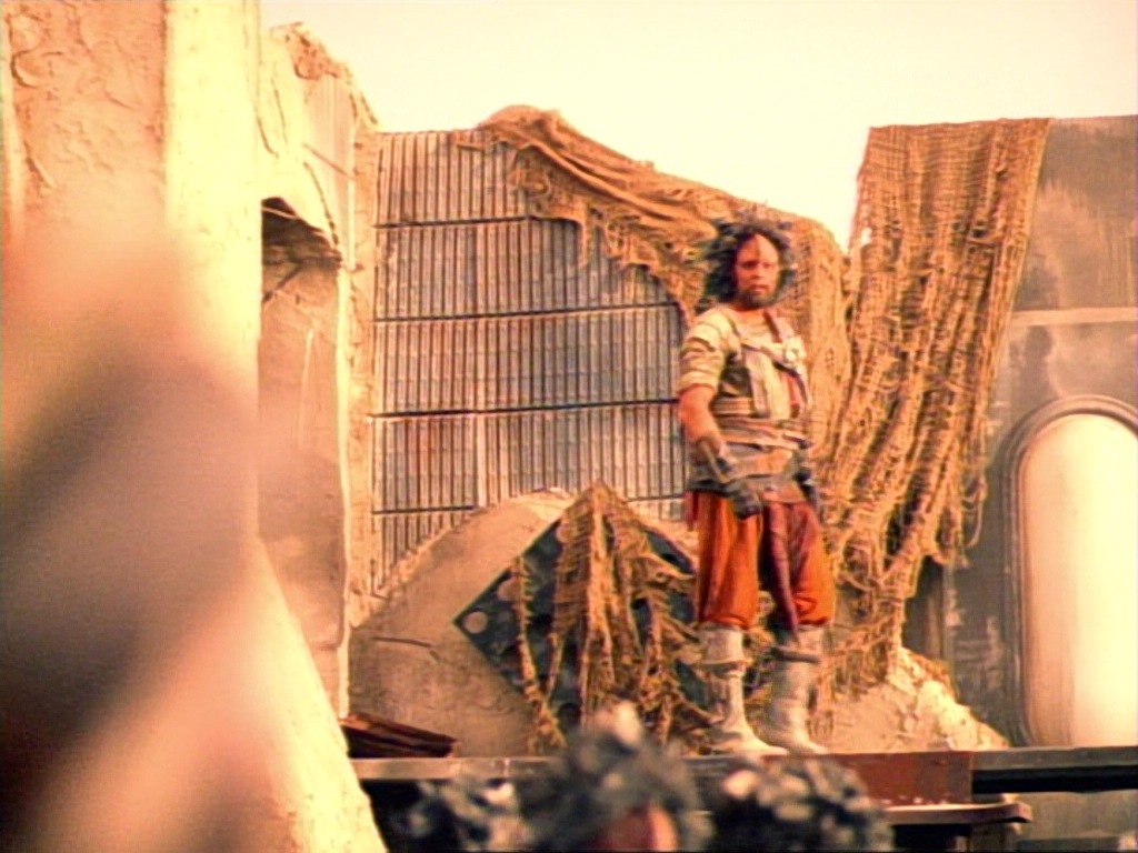 ariane179254_StarTrekVoyager_1x01_1x02-Caretaker_4542.jpg
