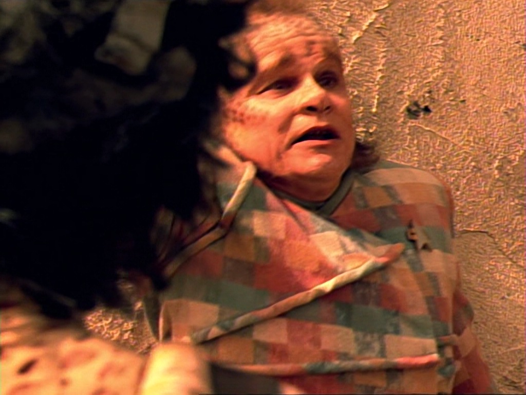 ariane179254_StarTrekVoyager_1x01_1x02-Caretaker_4544.jpg