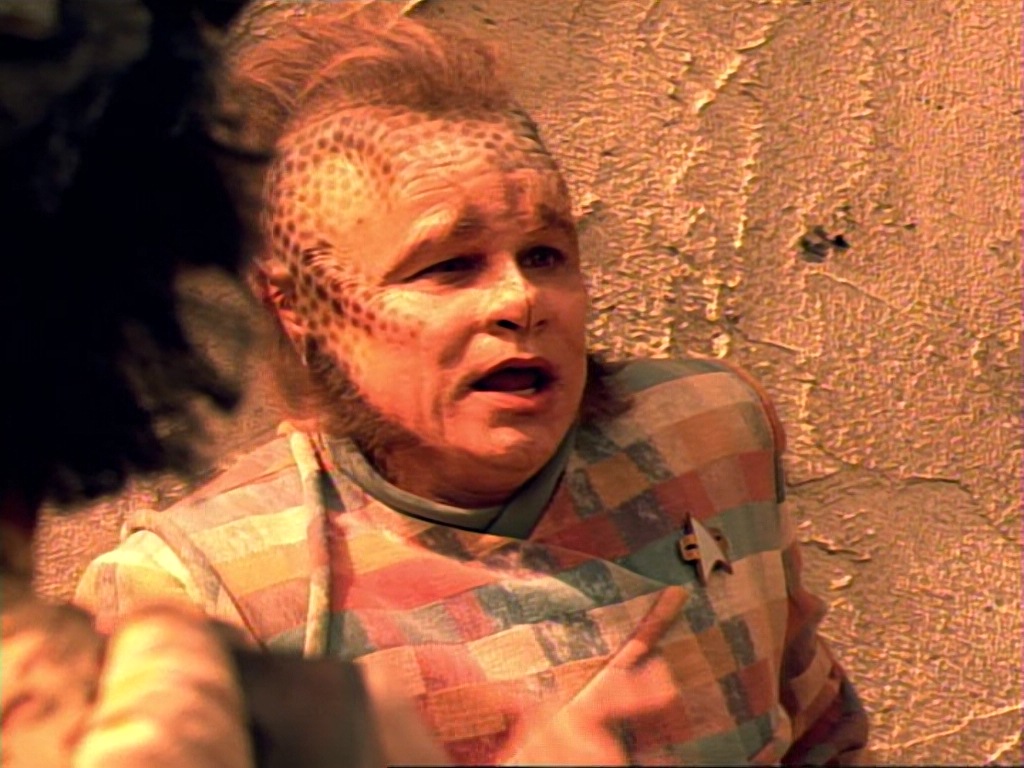 ariane179254_StarTrekVoyager_1x01_1x02-Caretaker_4547.jpg