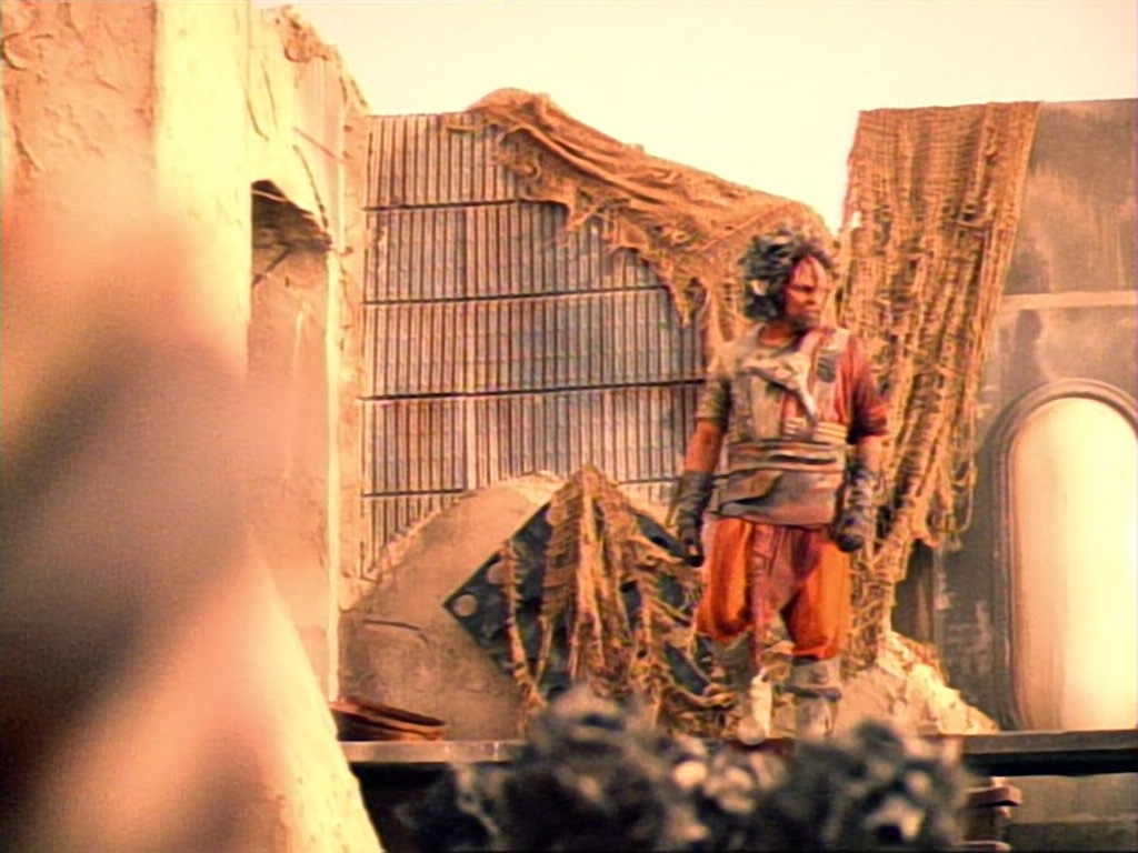 ariane179254_StarTrekVoyager_1x01_1x02-Caretaker_4551.jpg