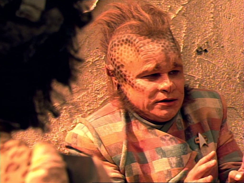 ariane179254_StarTrekVoyager_1x01_1x02-Caretaker_4555.jpg