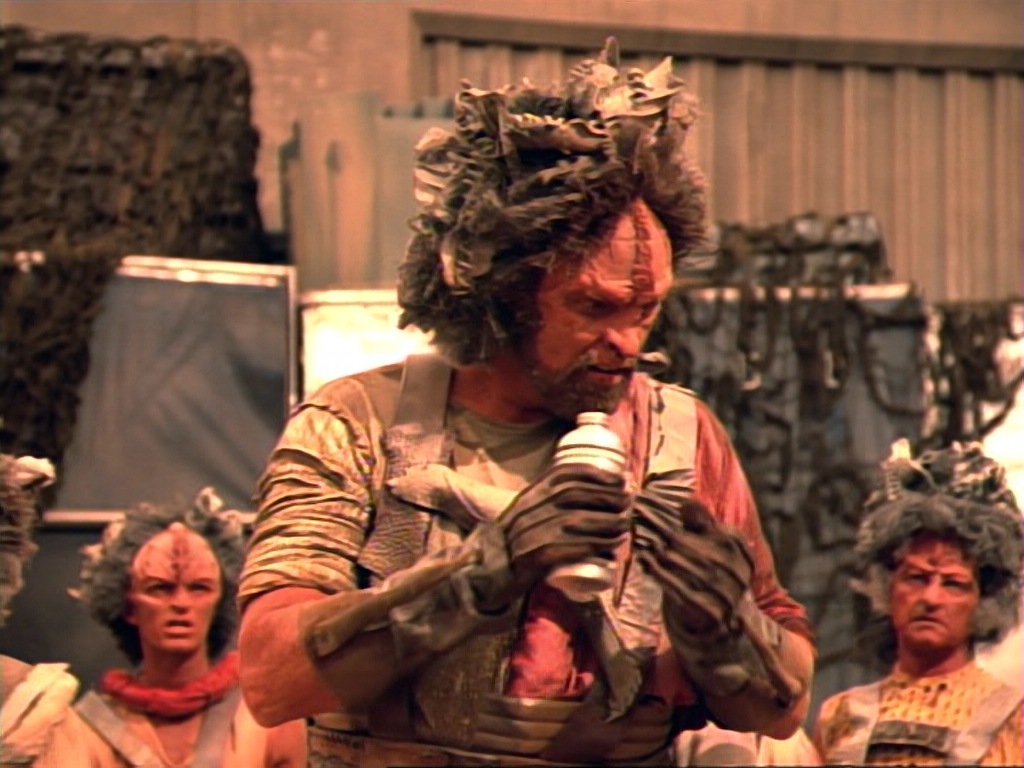 ariane179254_StarTrekVoyager_1x01_1x02-Caretaker_4568.jpg