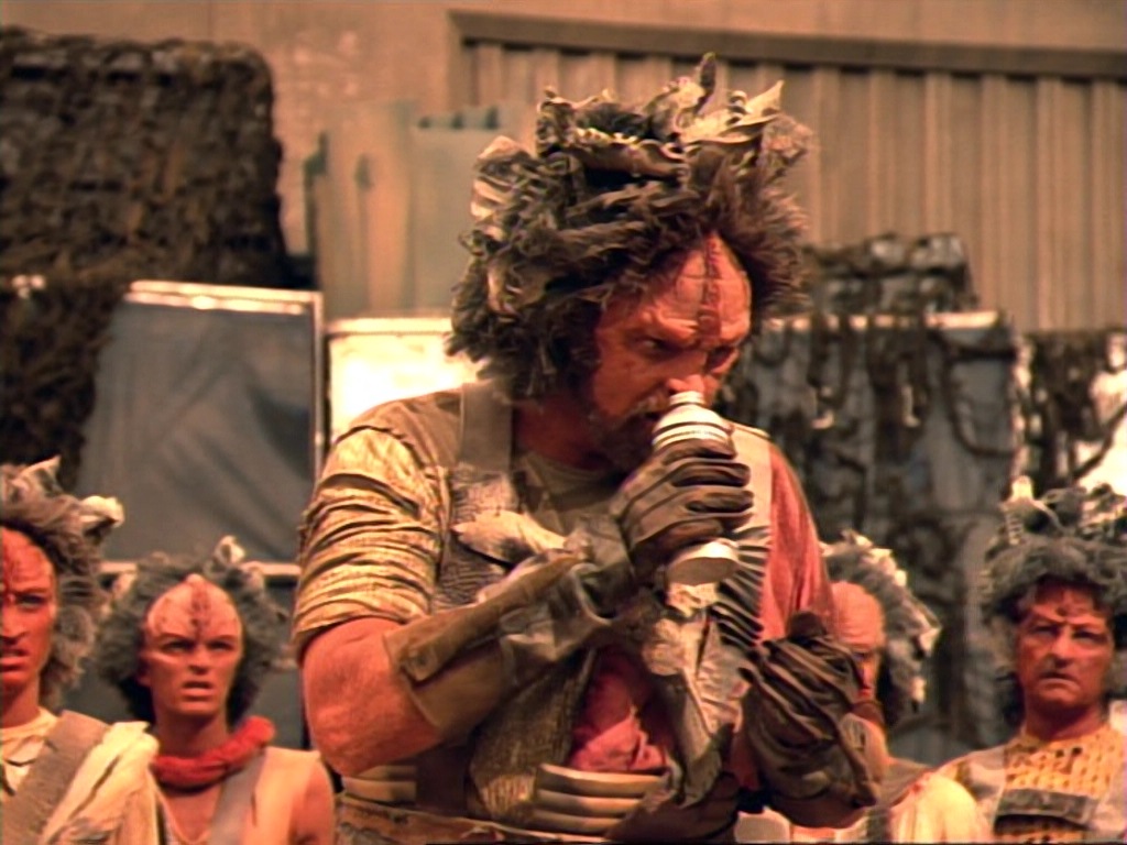 ariane179254_StarTrekVoyager_1x01_1x02-Caretaker_4569.jpg