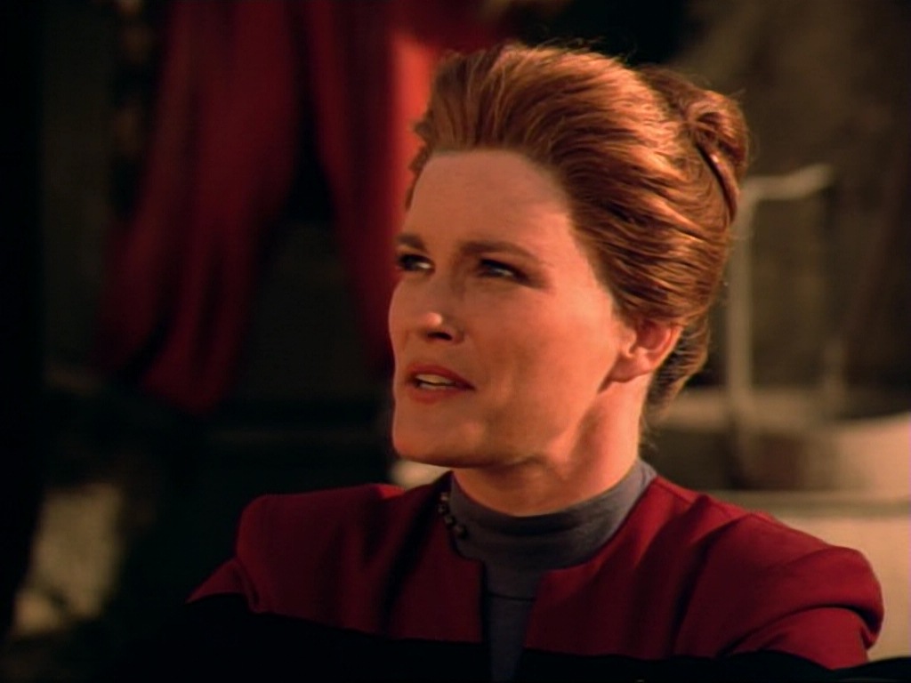 ariane179254_StarTrekVoyager_1x01_1x02-Caretaker_4582.jpg