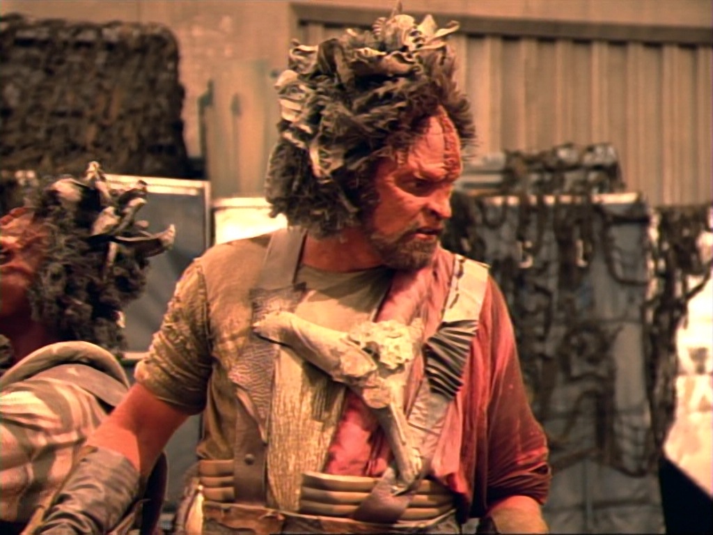ariane179254_StarTrekVoyager_1x01_1x02-Caretaker_4585.jpg