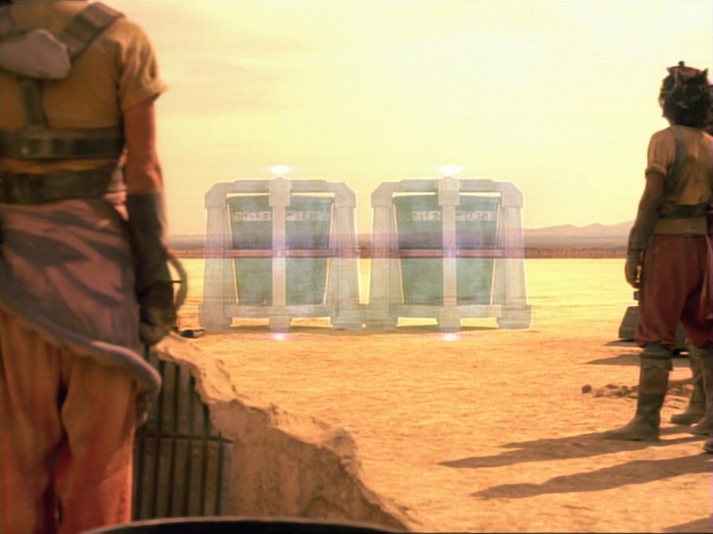 ariane179254_StarTrekVoyager_1x01_1x02-Caretaker_4590.jpg