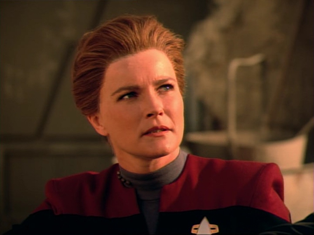 ariane179254_StarTrekVoyager_1x01_1x02-Caretaker_4611.jpg