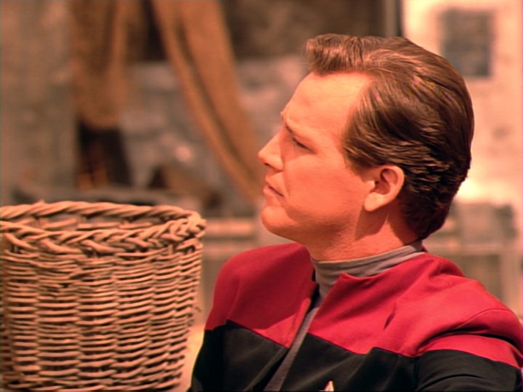 ariane179254_StarTrekVoyager_1x01_1x02-Caretaker_4651.jpg