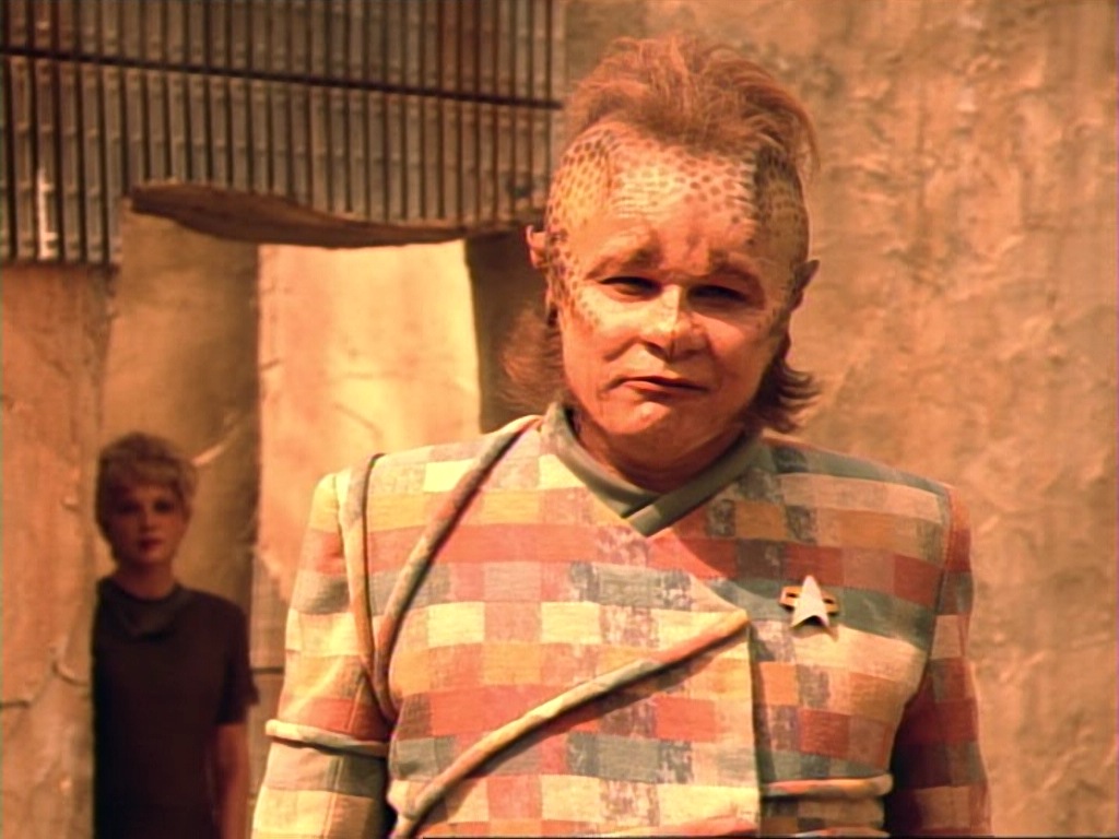 ariane179254_StarTrekVoyager_1x01_1x02-Caretaker_4689.jpg