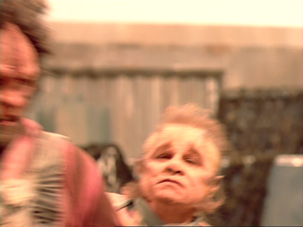 ariane179254_StarTrekVoyager_1x01_1x02-Caretaker_4749.jpg