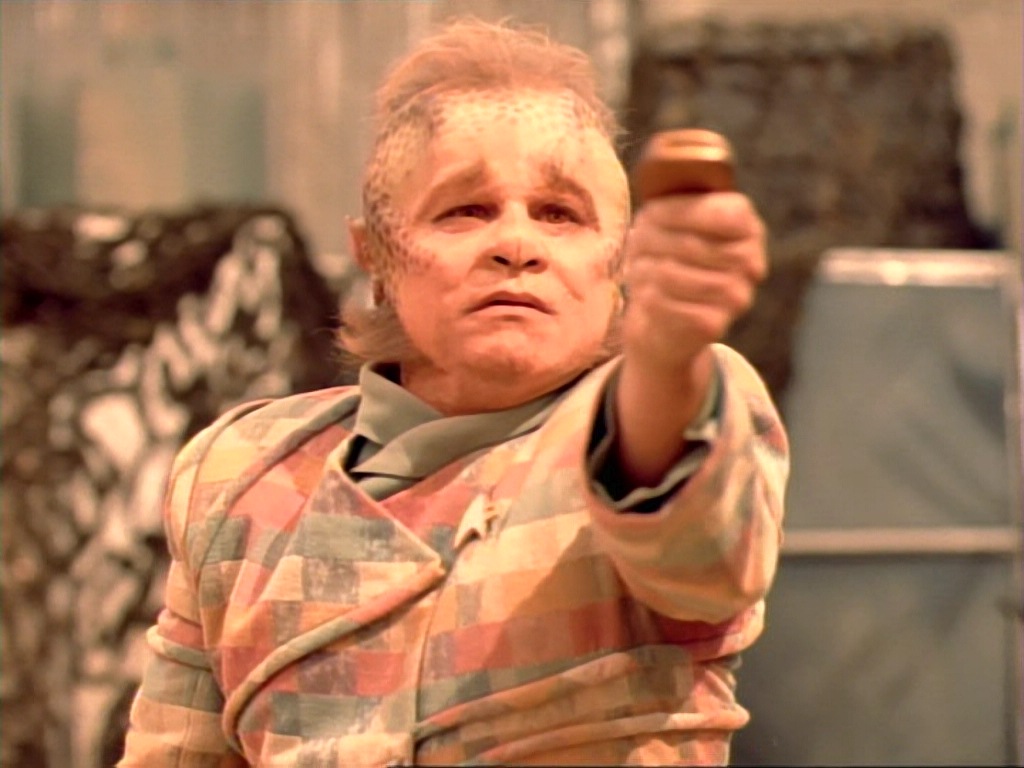 ariane179254_StarTrekVoyager_1x01_1x02-Caretaker_4750.jpg