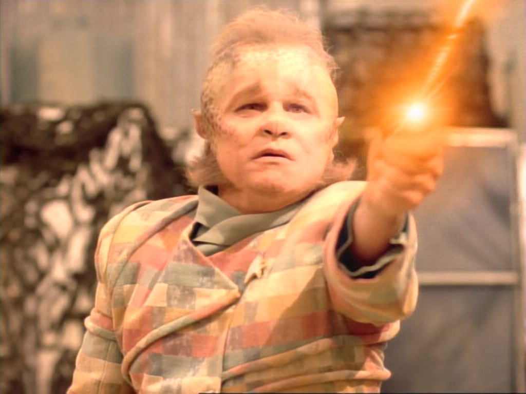 ariane179254_StarTrekVoyager_1x01_1x02-Caretaker_4756.jpg