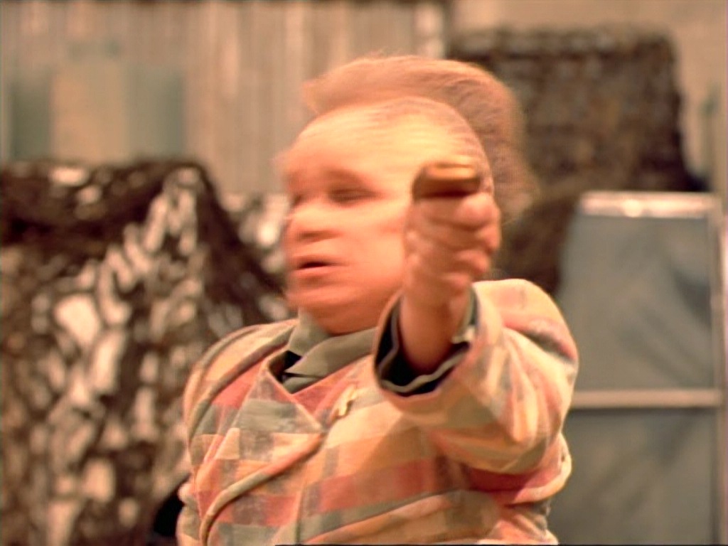 ariane179254_StarTrekVoyager_1x01_1x02-Caretaker_4761.jpg