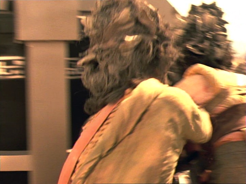 ariane179254_StarTrekVoyager_1x01_1x02-Caretaker_4774.jpg