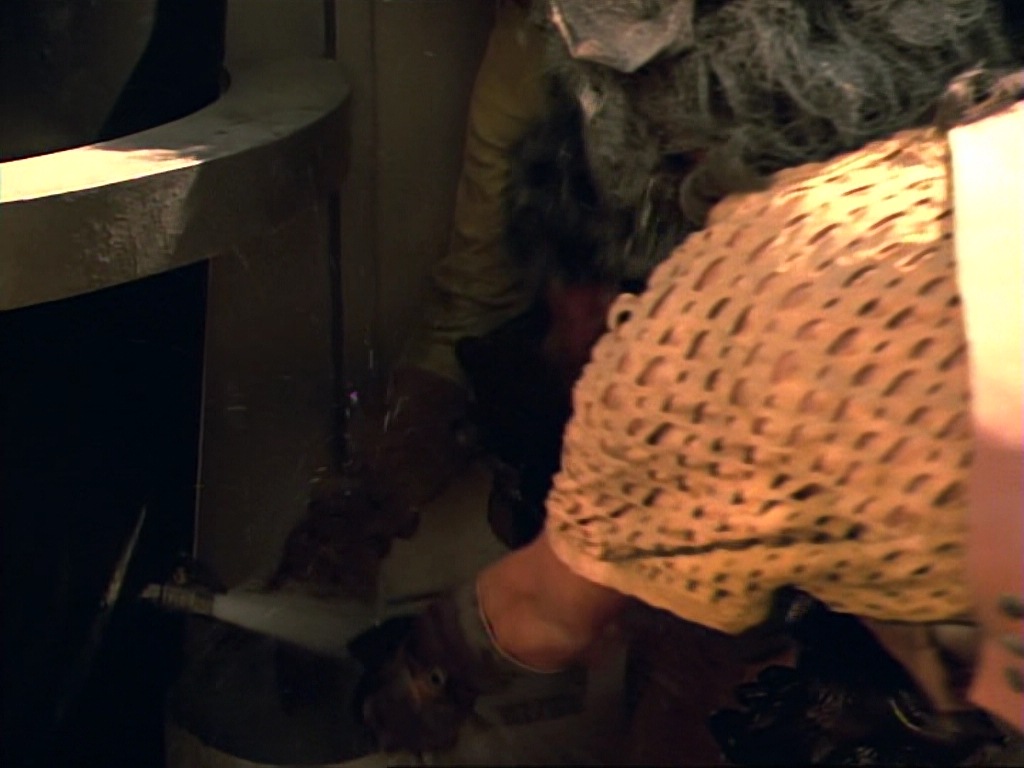 ariane179254_StarTrekVoyager_1x01_1x02-Caretaker_4777.jpg