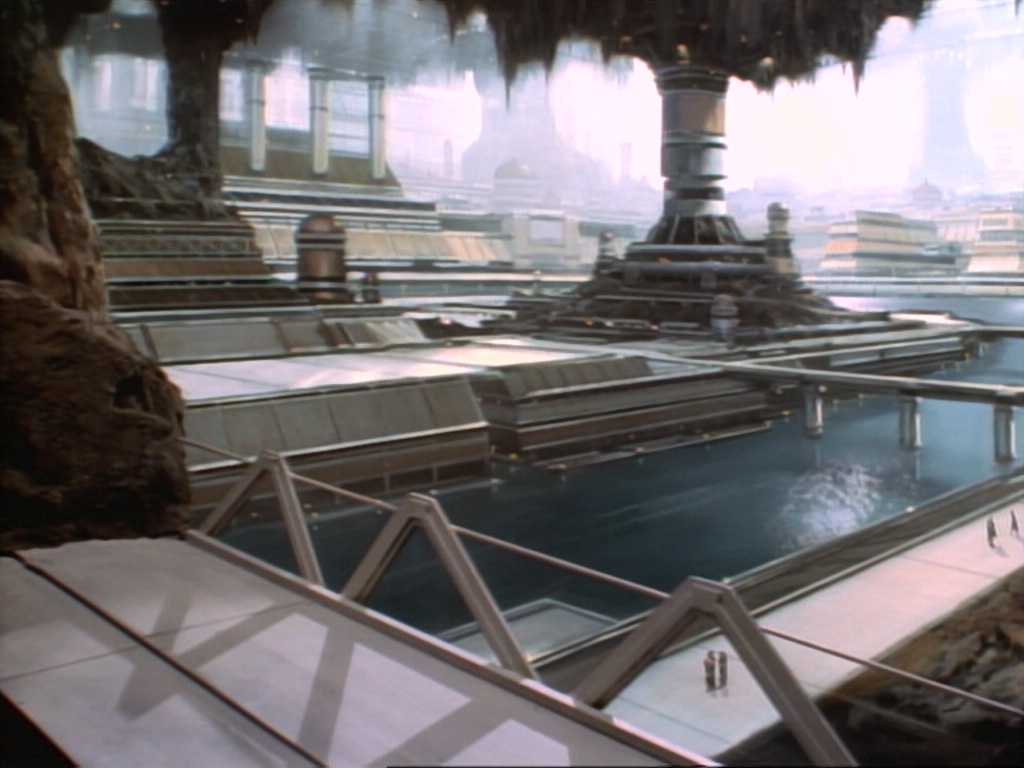ariane179254_StarTrekVoyager_1x01_1x02-Caretaker_4797.jpg