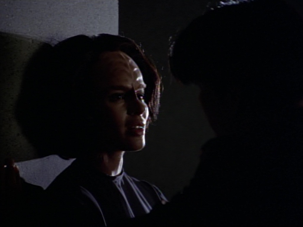 ariane179254_StarTrekVoyager_1x01_1x02-Caretaker_4819.jpg