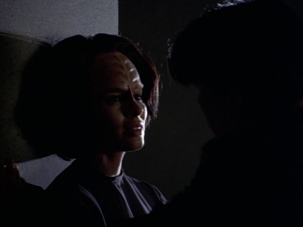 ariane179254_StarTrekVoyager_1x01_1x02-Caretaker_4820.jpg