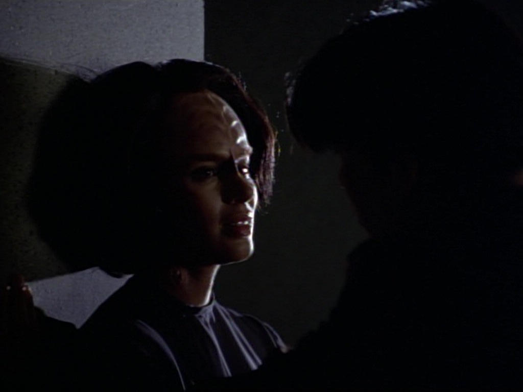 ariane179254_StarTrekVoyager_1x01_1x02-Caretaker_4821.jpg