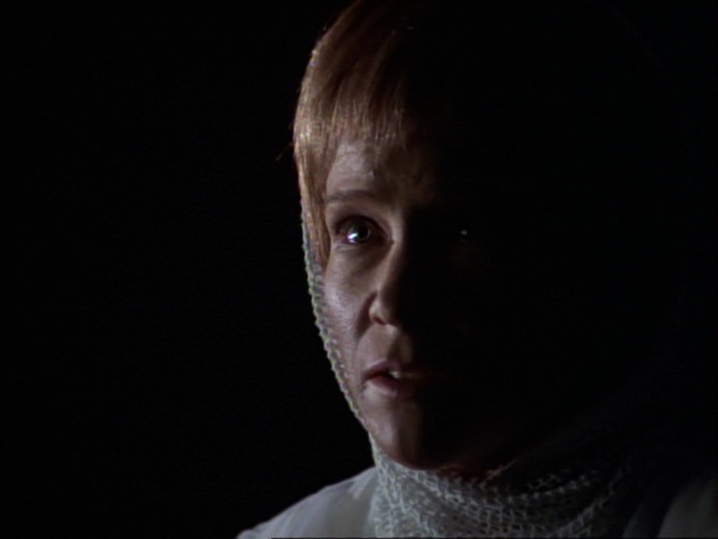 ariane179254_StarTrekVoyager_1x01_1x02-Caretaker_4861.jpg