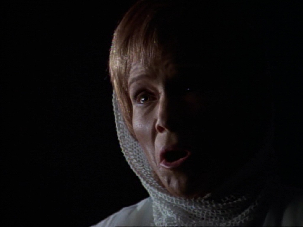 ariane179254_StarTrekVoyager_1x01_1x02-Caretaker_4877.jpg