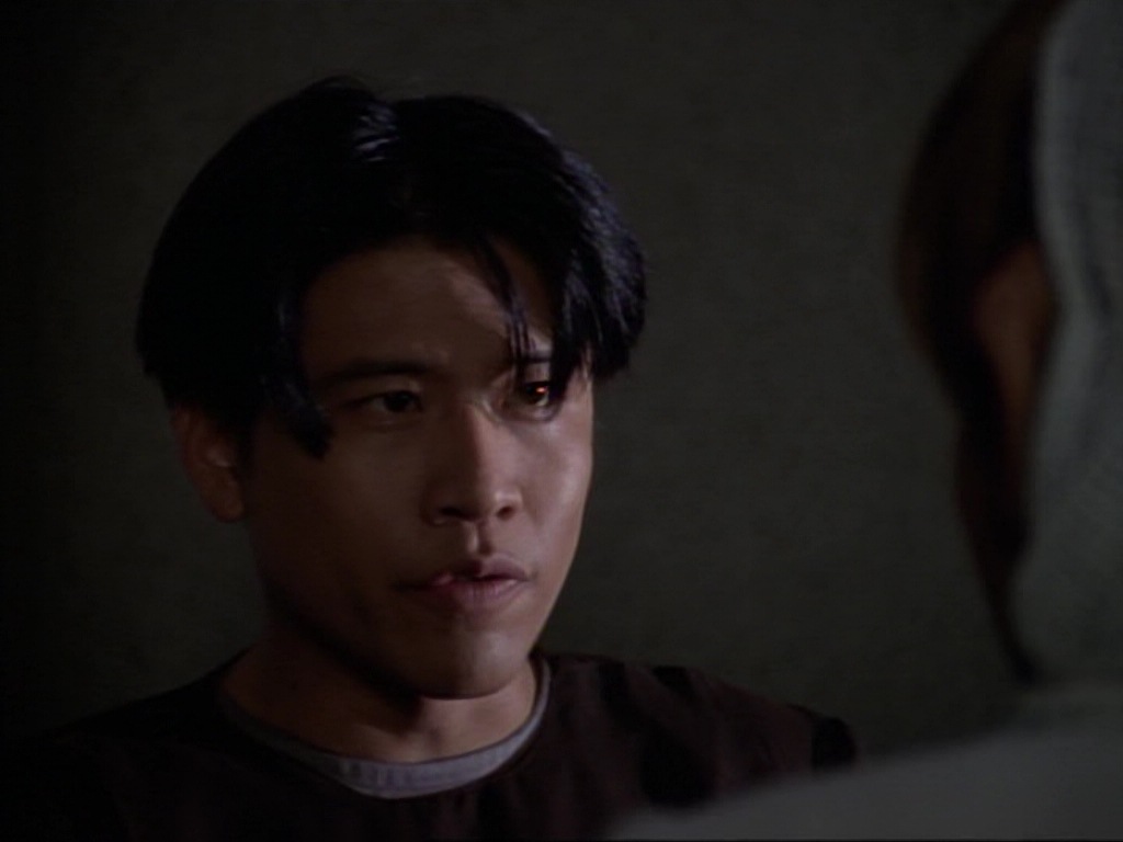 ariane179254_StarTrekVoyager_1x01_1x02-Caretaker_4891.jpg