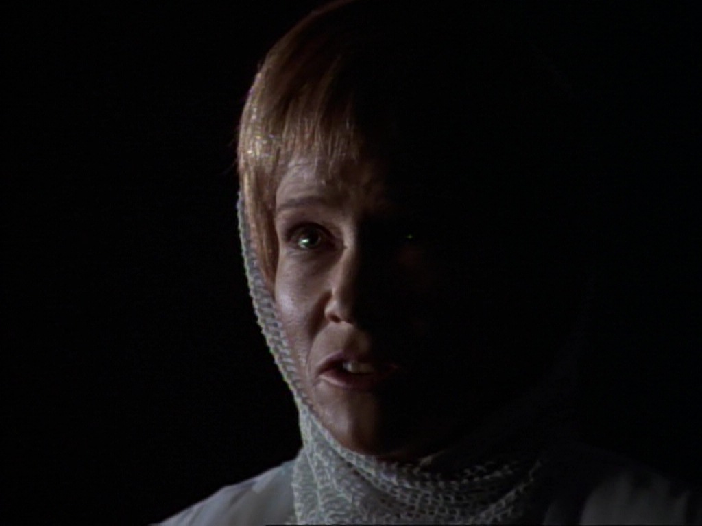 ariane179254_StarTrekVoyager_1x01_1x02-Caretaker_4940.jpg