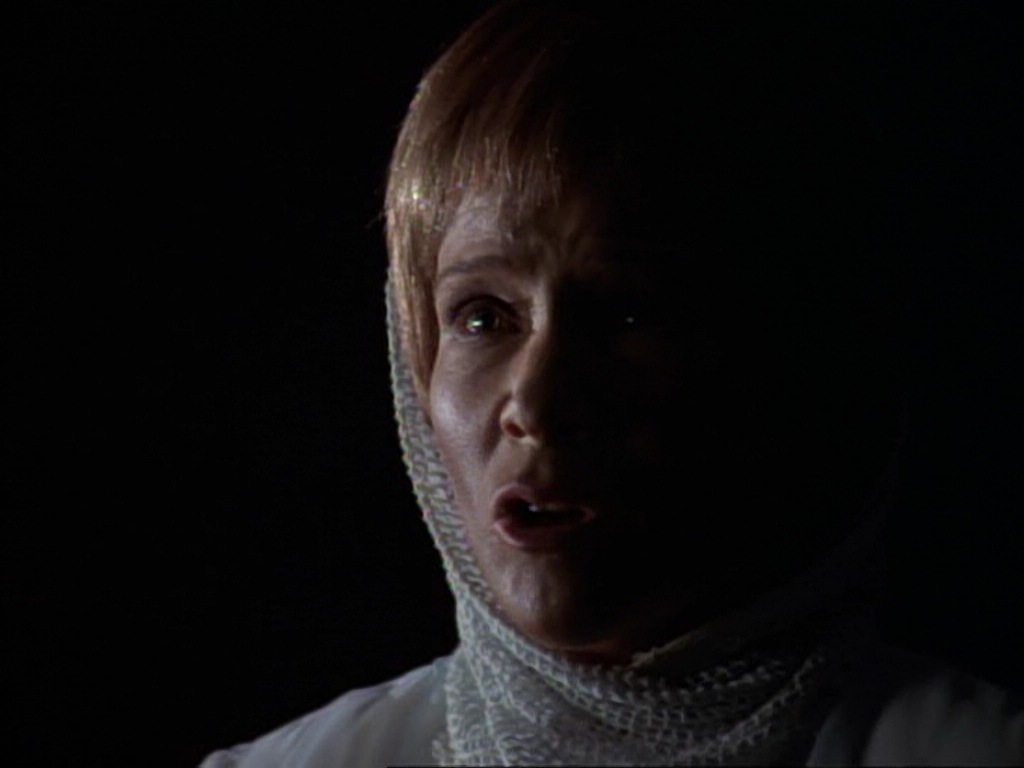 ariane179254_StarTrekVoyager_1x01_1x02-Caretaker_4942.jpg