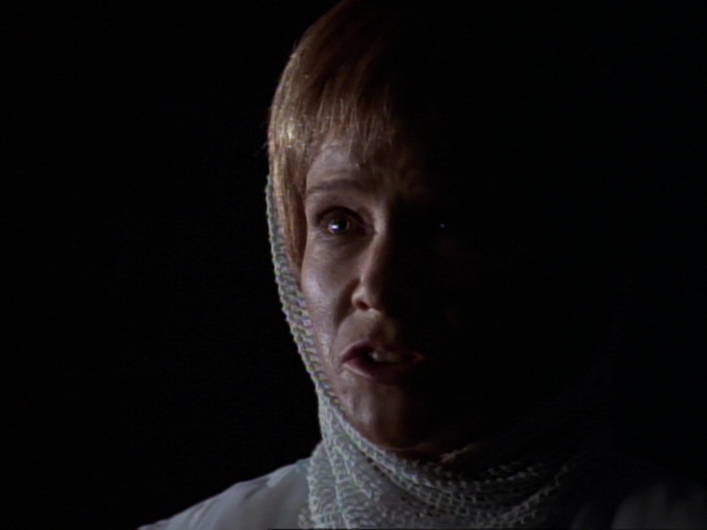 ariane179254_StarTrekVoyager_1x01_1x02-Caretaker_4944.jpg