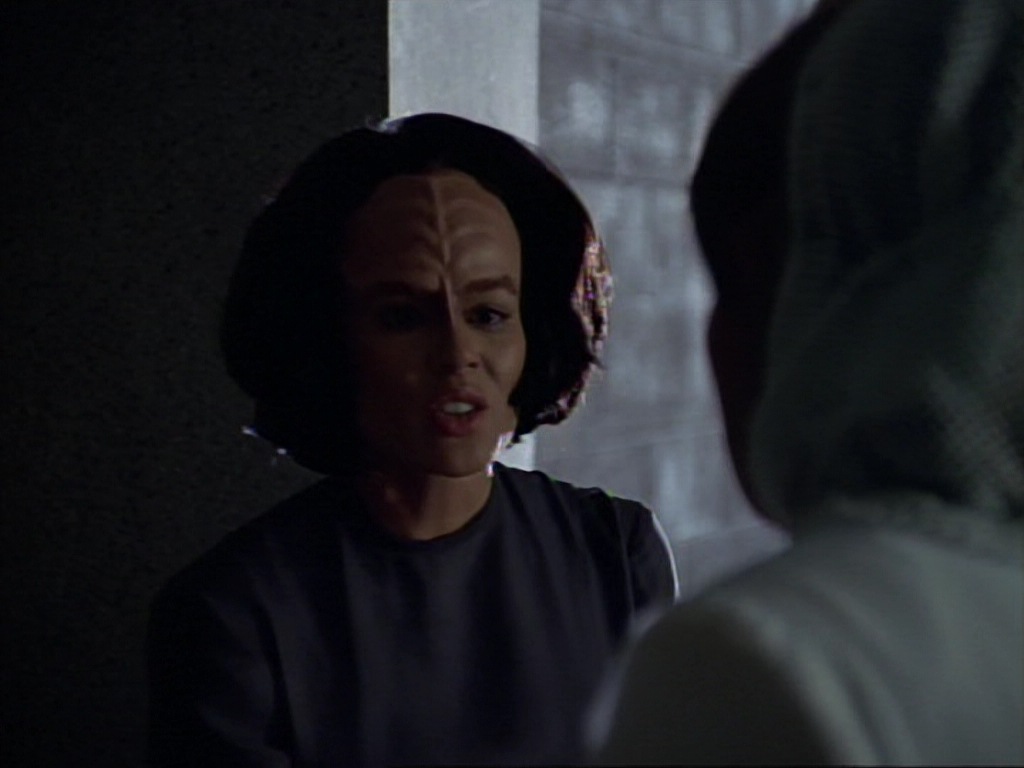 ariane179254_StarTrekVoyager_1x01_1x02-Caretaker_4955.jpg