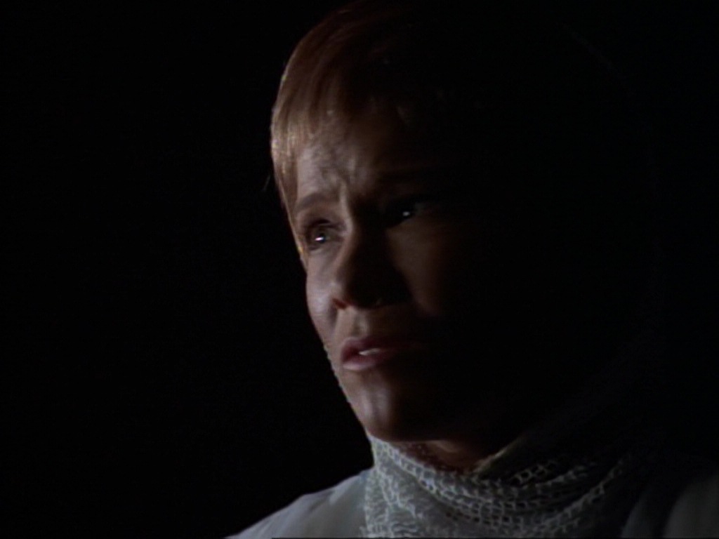 ariane179254_StarTrekVoyager_1x01_1x02-Caretaker_4960.jpg
