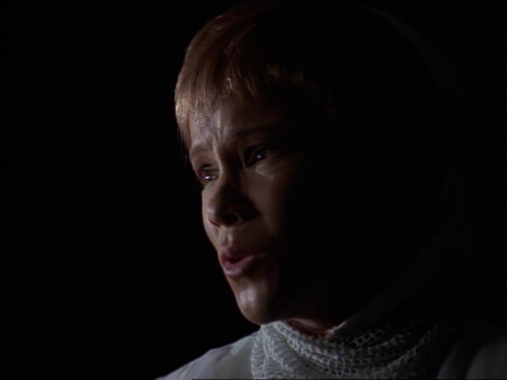 ariane179254_StarTrekVoyager_1x01_1x02-Caretaker_4961.jpg