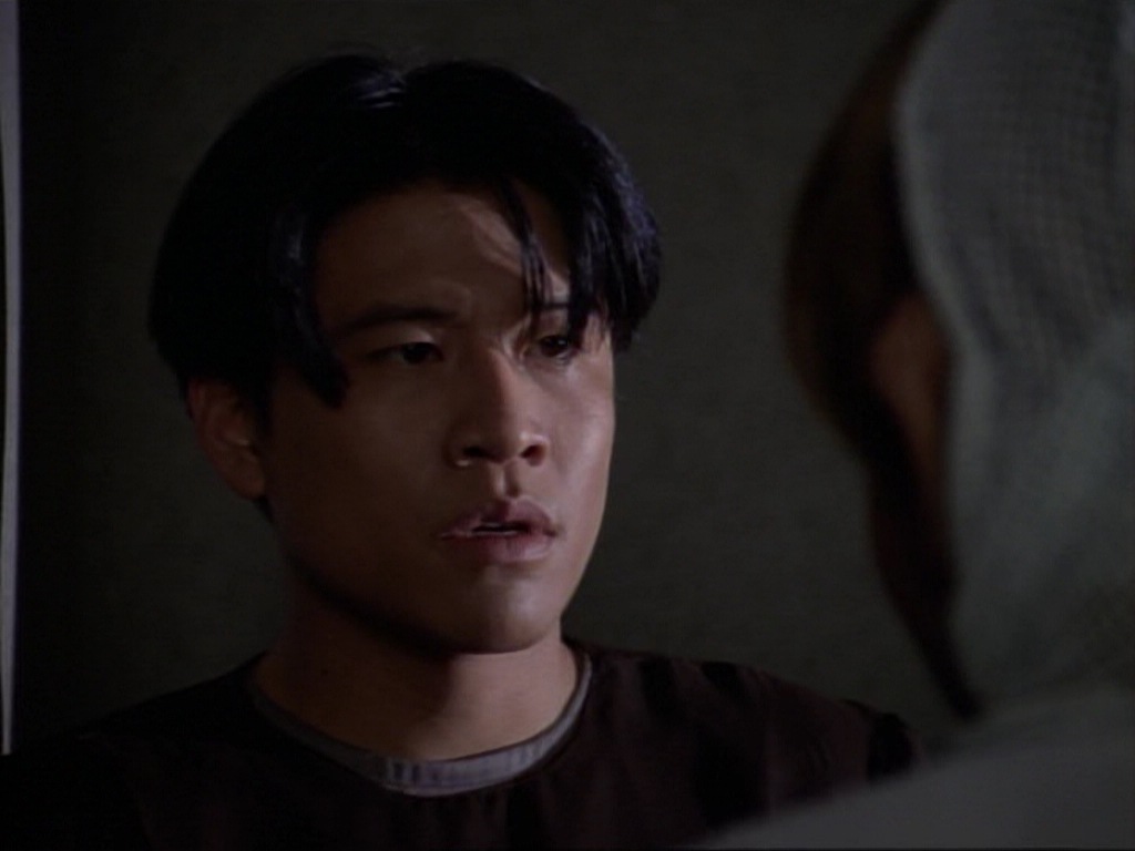 ariane179254_StarTrekVoyager_1x01_1x02-Caretaker_4967.jpg
