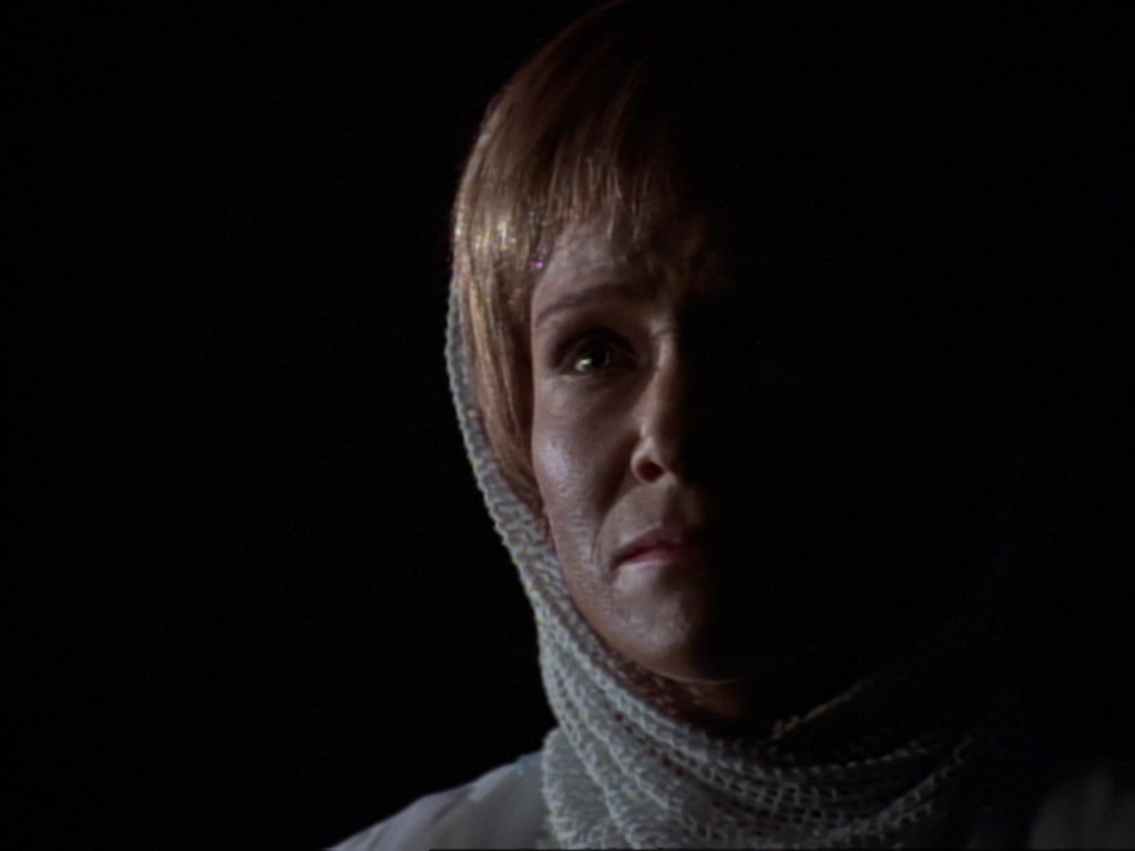ariane179254_StarTrekVoyager_1x01_1x02-Caretaker_4975.jpg